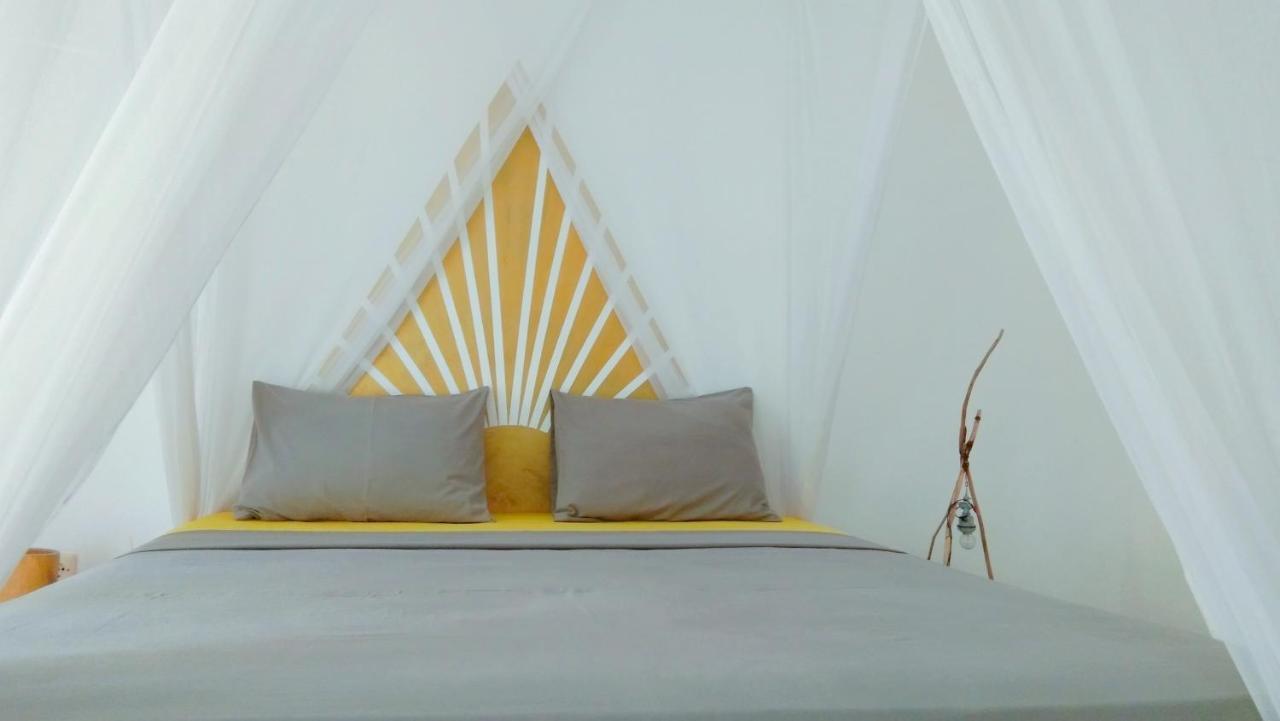 Bed and Breakfast Cafe Des Arts Gili Air Zewnętrze zdjęcie